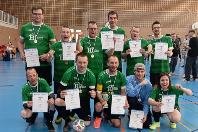 Im Bild das Spitzen-Team Wefa Ahorn.