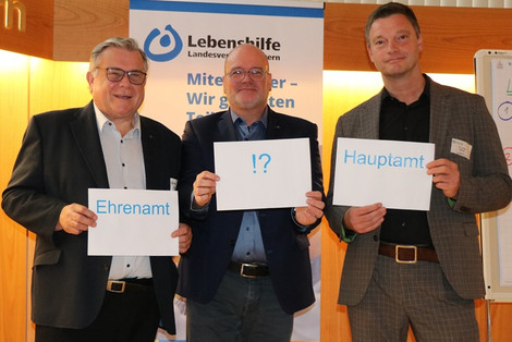 Gaben Impulse zur Entwicklung von Ehren- und Hauptamt in der Lebenshilfe Bayern (von links): Gerhard John, Dr. Jürgen Auer, Dr. Jürgen Heinz (Foto: LHB - Anita Sajer)