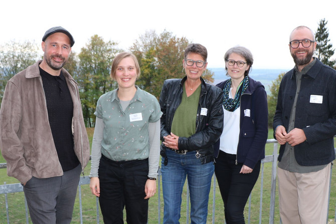 Zu sehen sind die Leitungen der Workshops am ersten Tag.