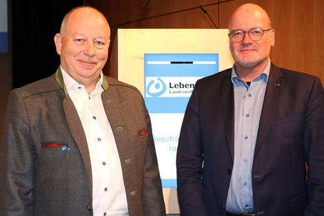 Michael Hauke (links), Geschäftsführer der Allgäuer Werkstätten und Schatzmeister der Lebenshilfe Bayern, mit Landesgeschäftsführer Dr. Jürgen Auer in Amberg (Foto: LHB - Anita Sajer)