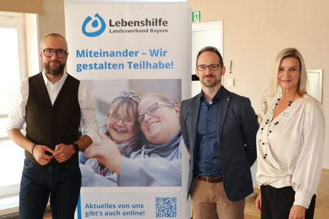 Zu sehen sind die Leitungen der Workshops am zweiten Tag.