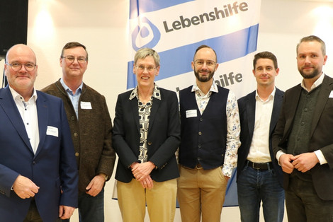 Beim BTHG-Infotag (von links): Dr. Jürgen Auer, Friedrich Weinbeck, Ursula Schulz, Frank Guevara Pérez, Simon Britz, Stephan Mitesser (Foto: LHB - Anita Sajer)