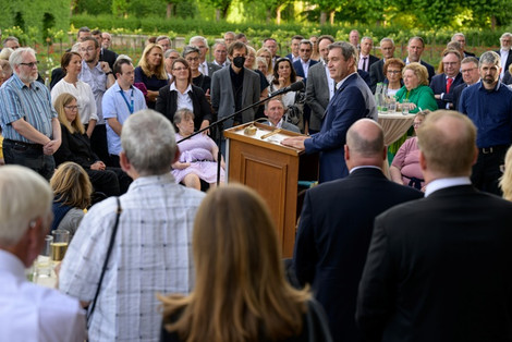Der Schirmherr bei seiner Rede vor den gut 200 Gästen aus Politik und Wohlfahrt. (Foto: Bayerische Staatskanzlei)