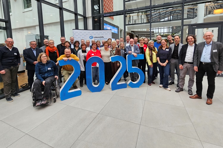 Auf dem Bild zu sehen sind bayerische Lebenshilfe-Vertreter mit der Bundesvorsitzenden.